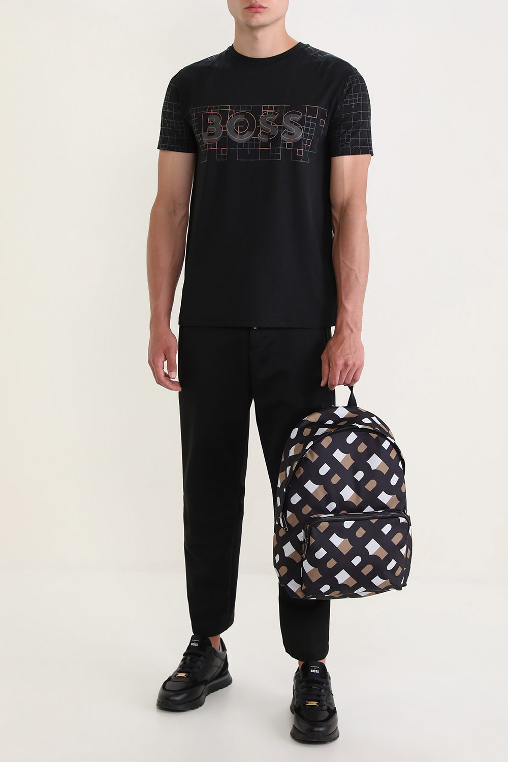 חולצת טי אקטיב גרפית עם אלמנטים זוהרים בחושך